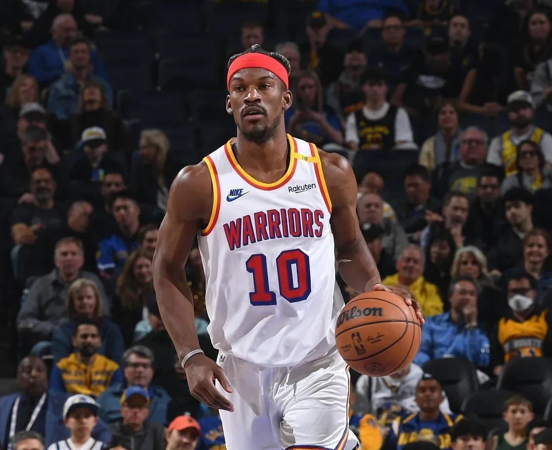  巴特勒连续十二场比赛得分超过惊险取胜，曼联挑战极限！